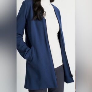 NWT Kit and Ace Made to Move Jacket in Black